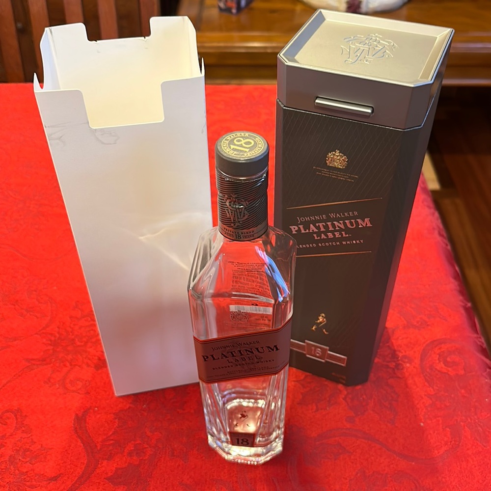 Very RARE 2014 Johnnie walker platinum label aged 18 yrs empty bottle box sleeve